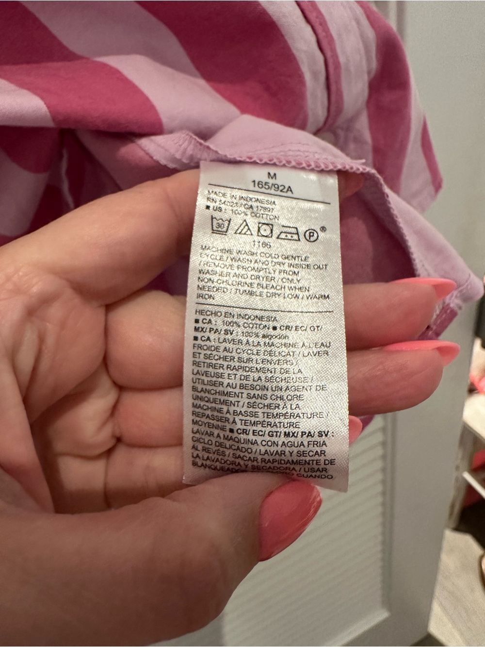 Old Navy Oversized Button-Down Boyfriend Shirt - Picture 7 of 8